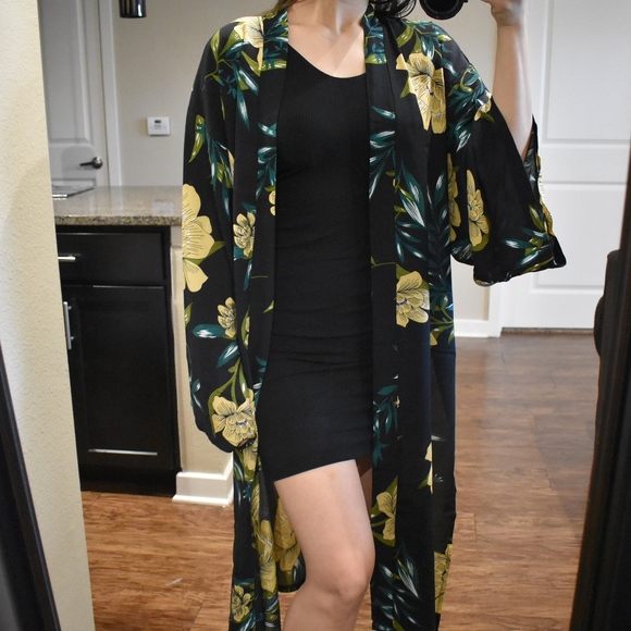 LAST 1️⃣ Long Floral Black Kimono - Picture 4 of 7